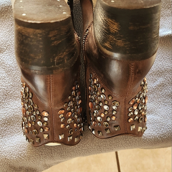 ZiGiny Brown Studded Leather Cowgirl Boots - Picture 6 of 7